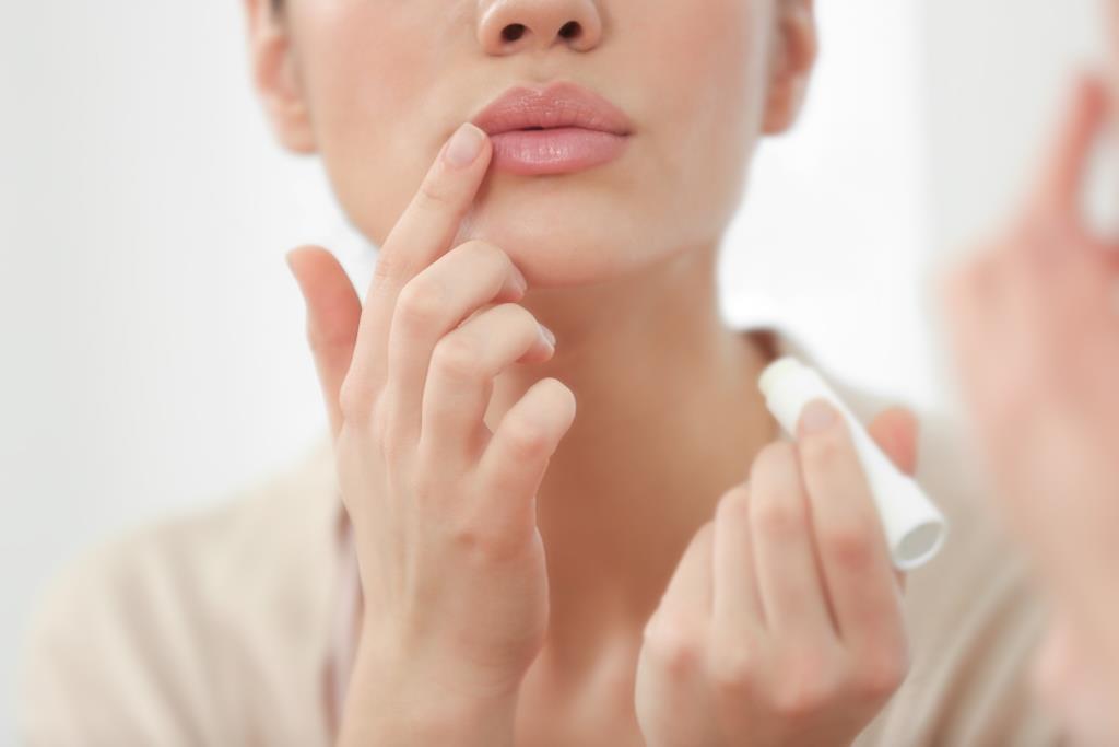 10 советов косметолога как ухаживать за губами зимой.jpg