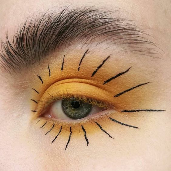 Как правильно наносить тени для глаз?